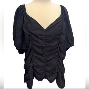 NWT- Ava & Viv blouse with a sweetheart neckline, ruched front, smocked back